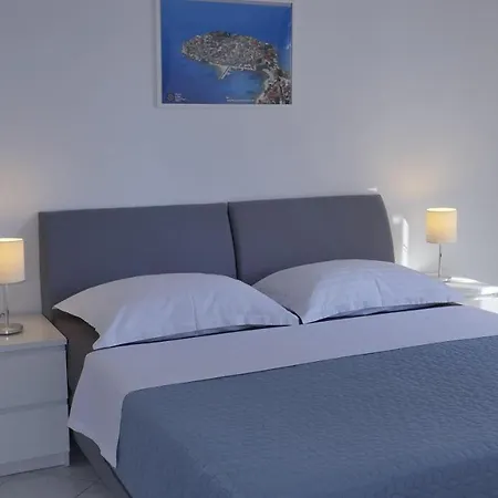 Apartment A-4-zimmer-wohnung-8-2-pers-direkt-am-meer Razanj
