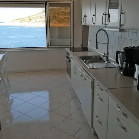A-4-zimmer-wohnung-8-2-pers-direkt-am-meer Apartment *
