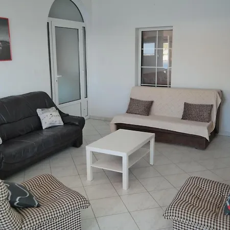 A-4-zimmer-wohnung-8-2-pers-direkt-am-meer * Razanj